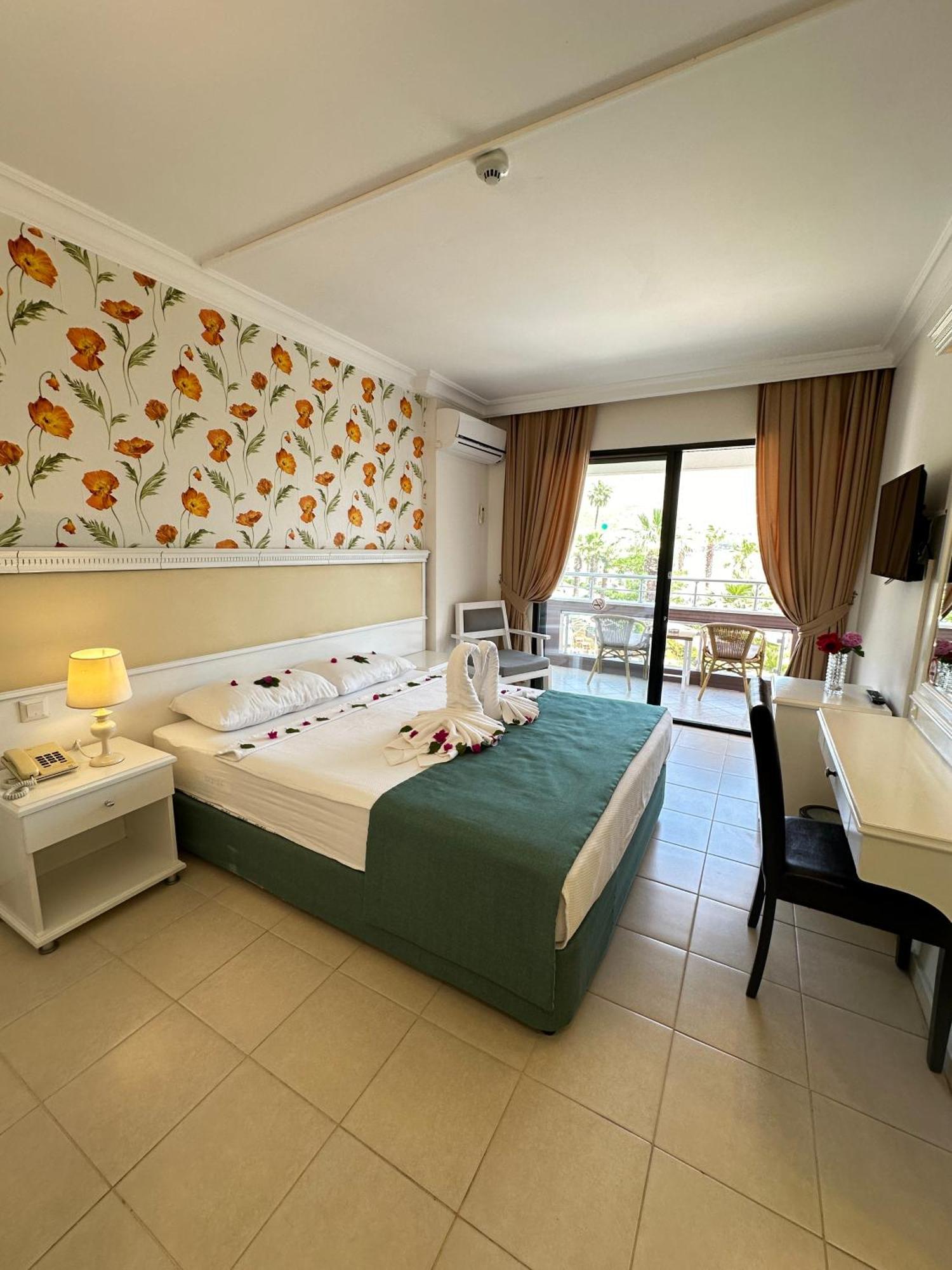 Hotel Chateau de Ville Marmaris Extérieur photo